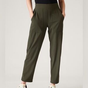 Brooklyn Mid Rise Ankle Utility Pant
by Athleta in Aspen Olive